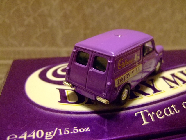 画像: 【イギリス】Lledo　ミニカー　ミニバン　Cadbury's