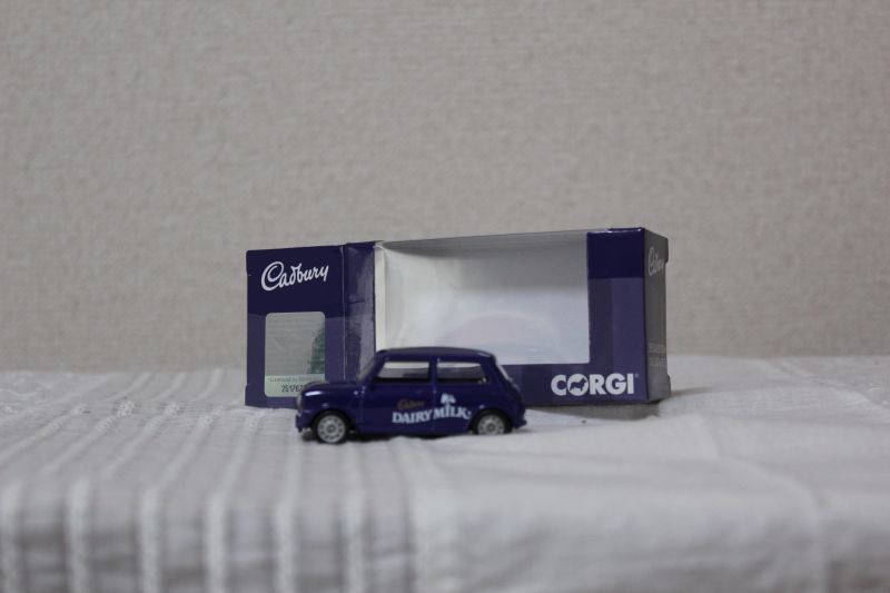 画像: 【イギリス】CORGI　ミニカー　ミニバン　Cadbury's